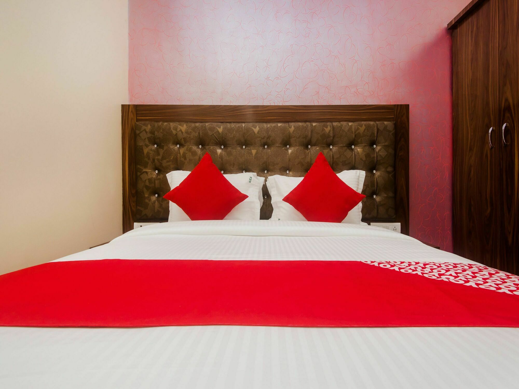 Hotel O Greenforest Near Airport Road Metro Station Mumbai Bagian luar foto