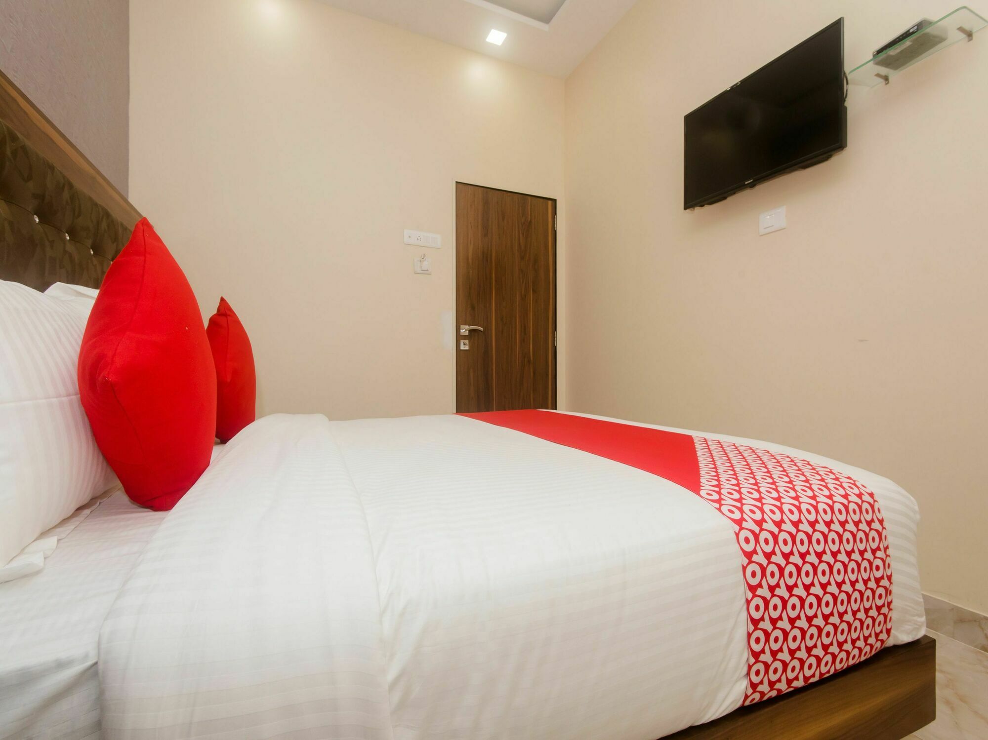 Hotel O Greenforest Near Airport Road Metro Station Mumbai Bagian luar foto